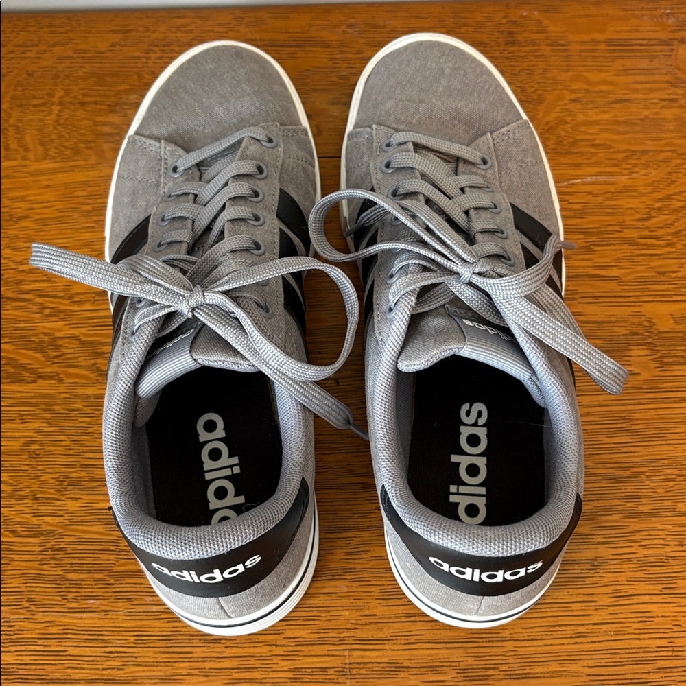 Adidas Daily 4.0 Unisex Gray Black Low Profile Casual Sneaker Lace Up 7.5 or 9 - Picture 10 of 13
